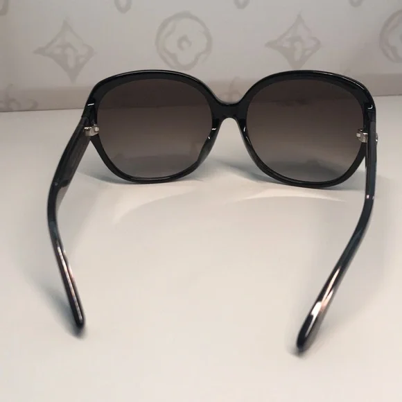 New Authentic Gucci Black Women display picture 3